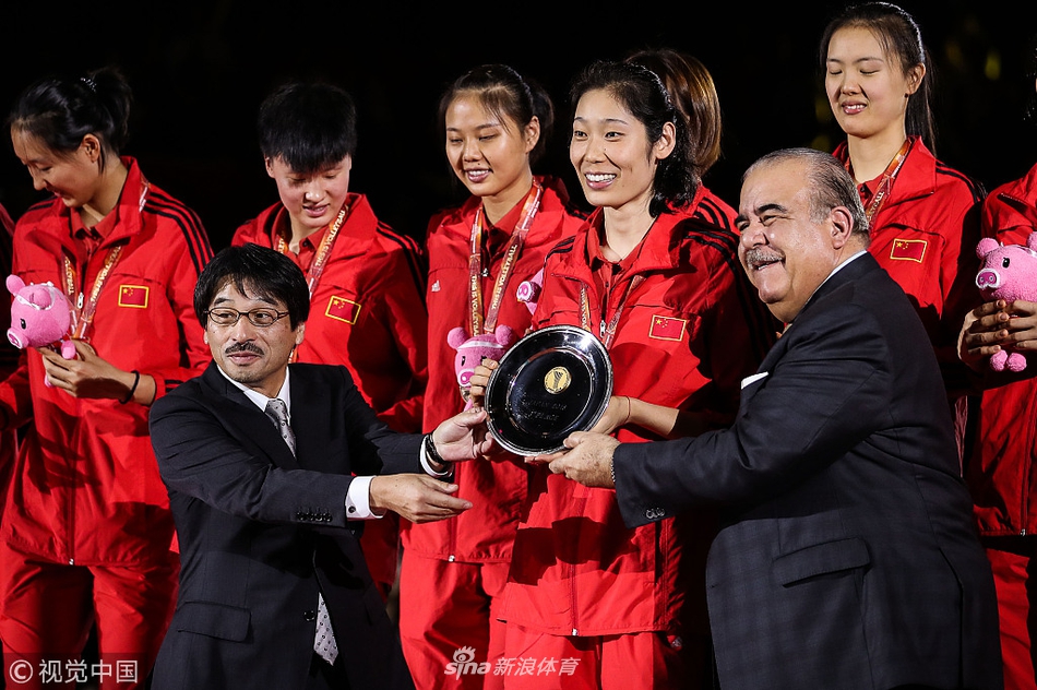 女排世锦赛颁奖仪式中国摘铜