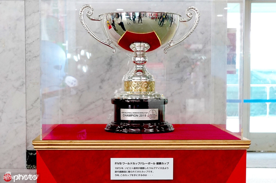 2019年女排世界杯冠军奖杯展示