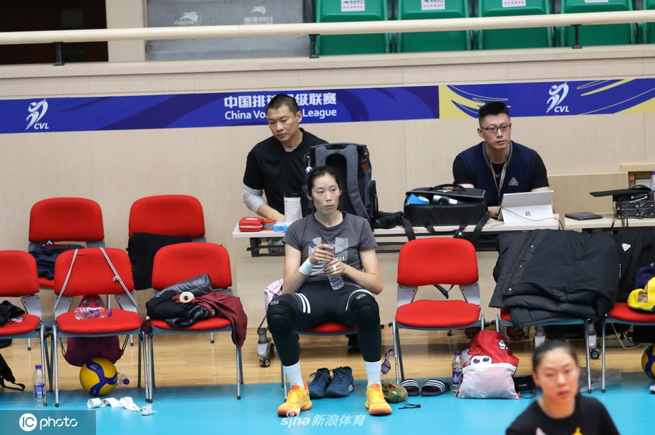 朱婷率天津训练备战 下轮战母队河南女排