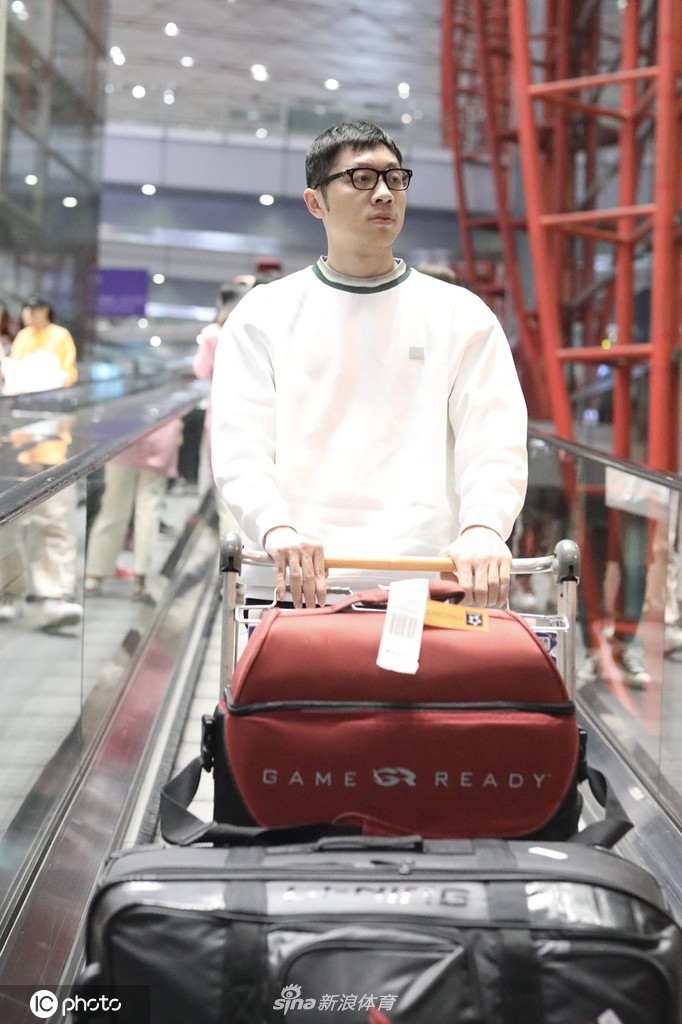 凯旋！马龙丁宁许昕率队抵京