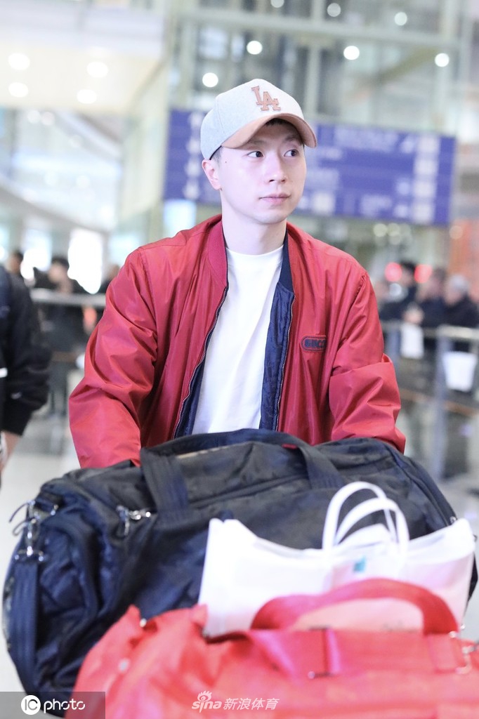 凯旋！马龙丁宁许昕率队抵京