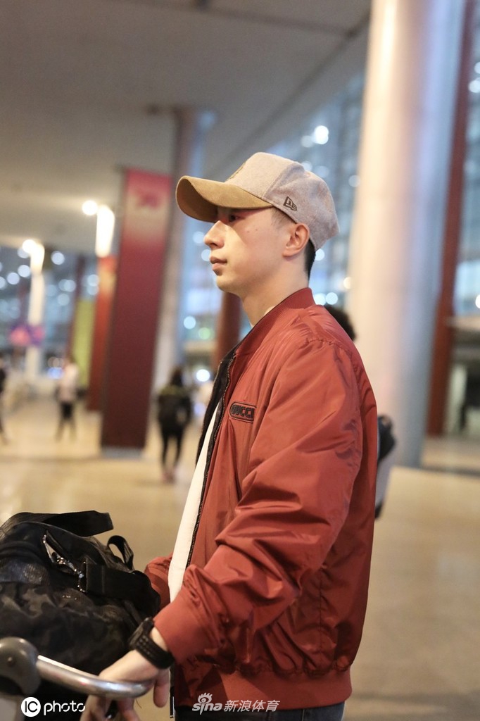 凯旋！马龙丁宁许昕率队抵京