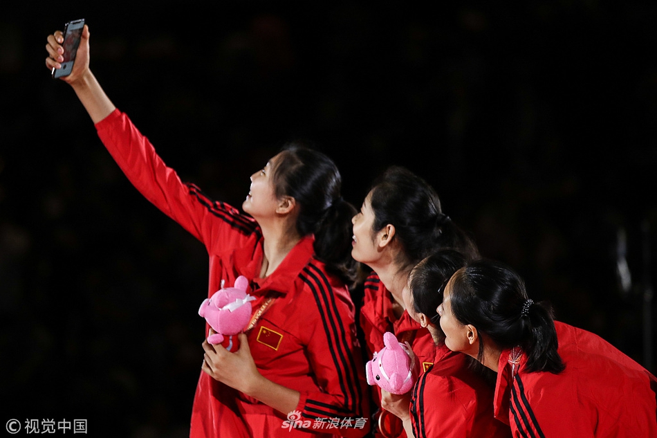 女排世锦赛颁奖仪式中国摘铜