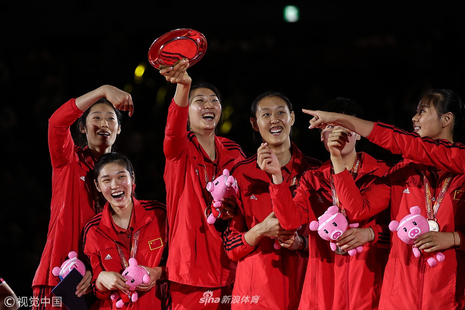 女排世锦赛颁奖仪式中国摘铜