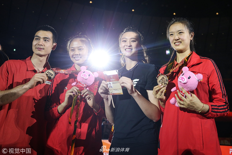 女排世锦赛颁奖仪式中国摘铜