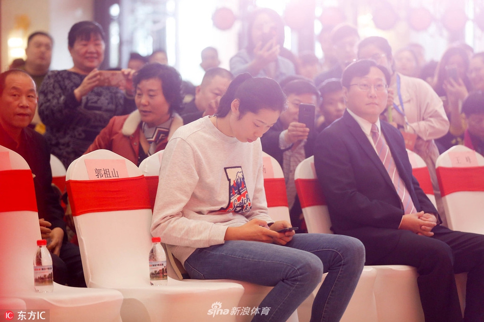 奥运冠军朱婷乔迁新居“燎锅底”