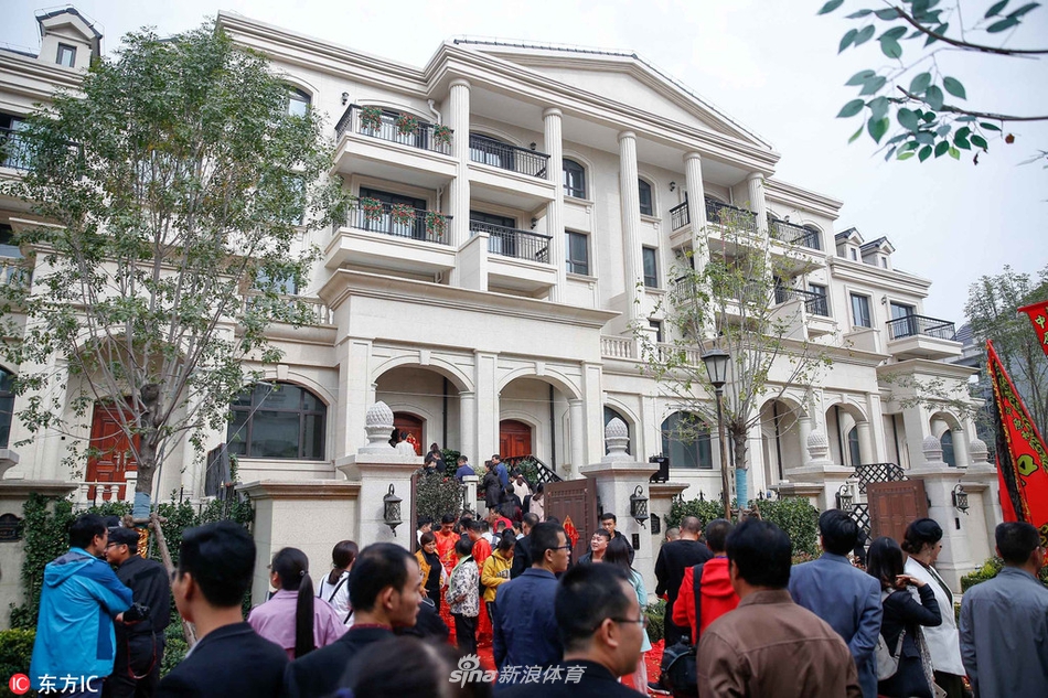 奥运冠军朱婷乔迁新居“燎锅底”