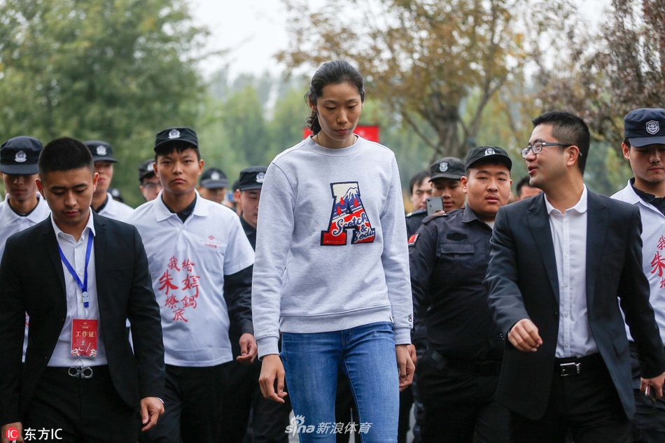 奥运冠军朱婷乔迁新居“燎锅底”