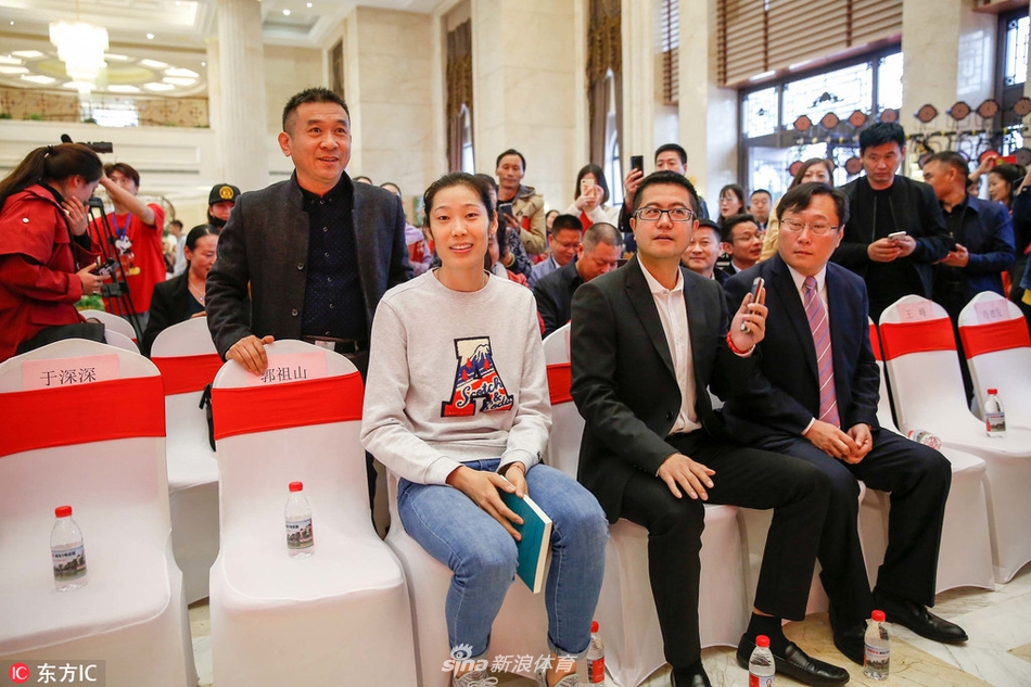 奥运冠军朱婷乔迁新居“燎锅底”