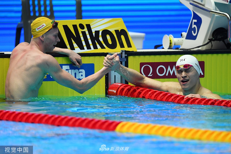 澳大利亚选手与孙杨握手庆祝