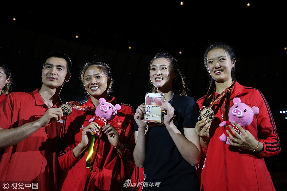 女排世锦赛颁奖仪式中国摘铜