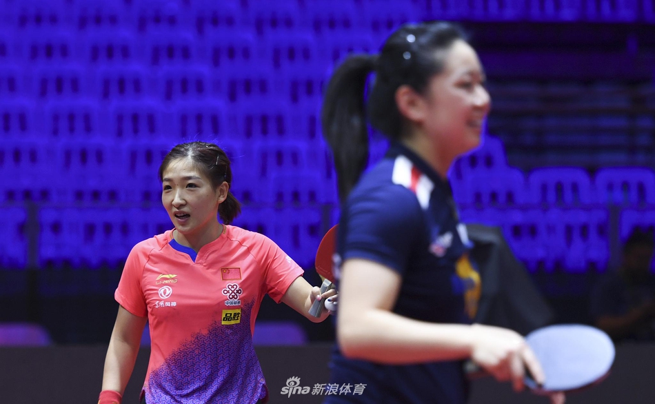 世乒赛中美乒乓球队赛前合练