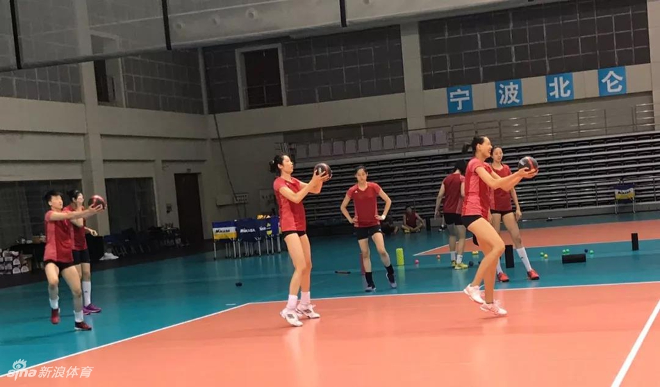 中国女排北仑杀青日萌娃抢镜