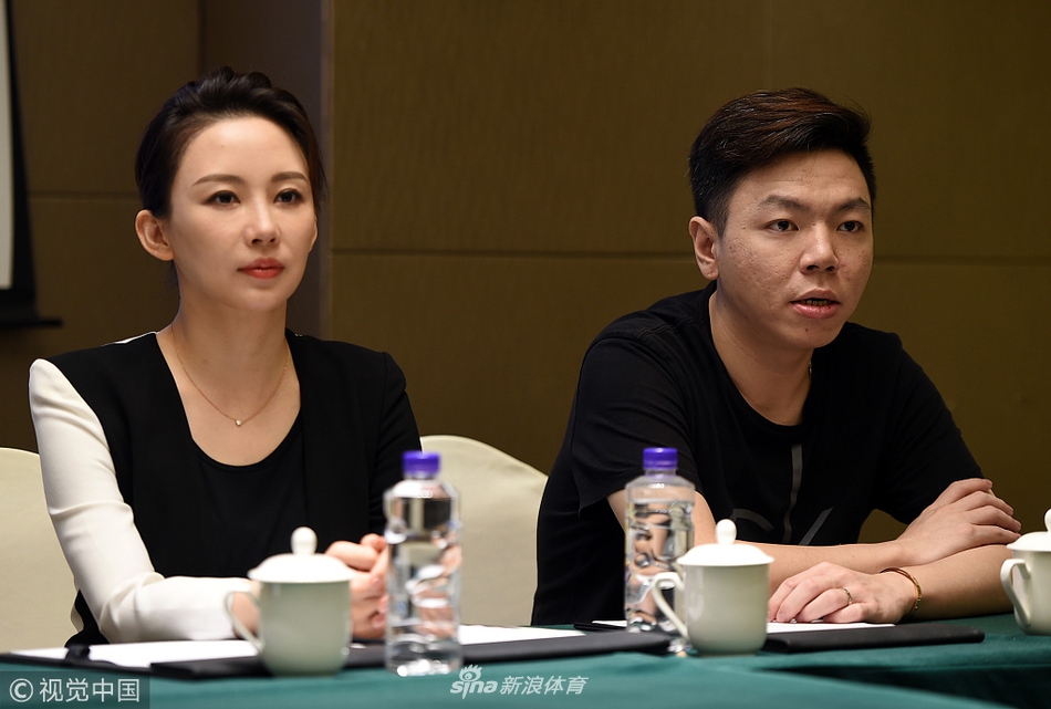 颜值在线！潘晓婷出席中国九球公开赛