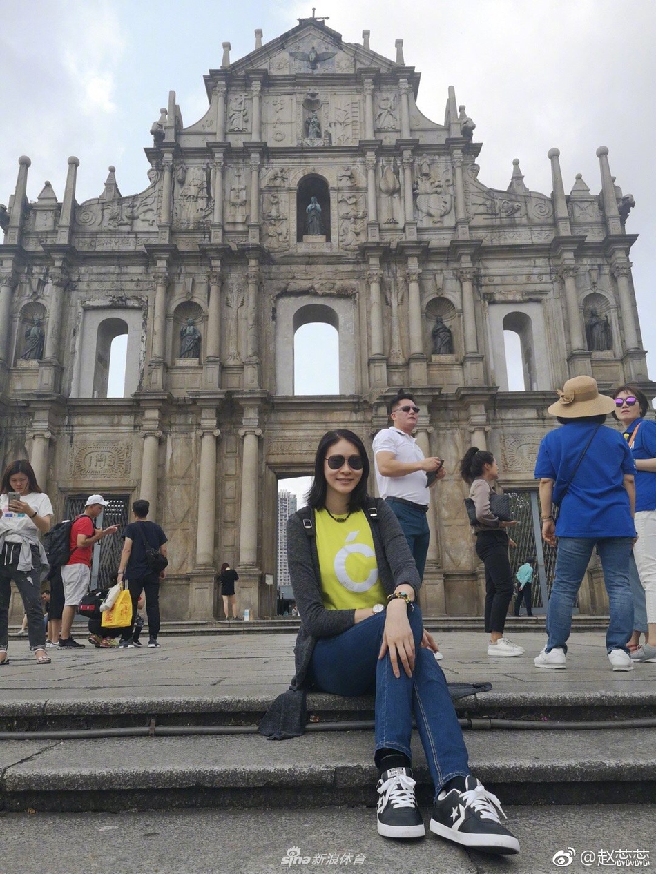 黄金一代赵蕊蕊与功勋老将孙晋芳合影