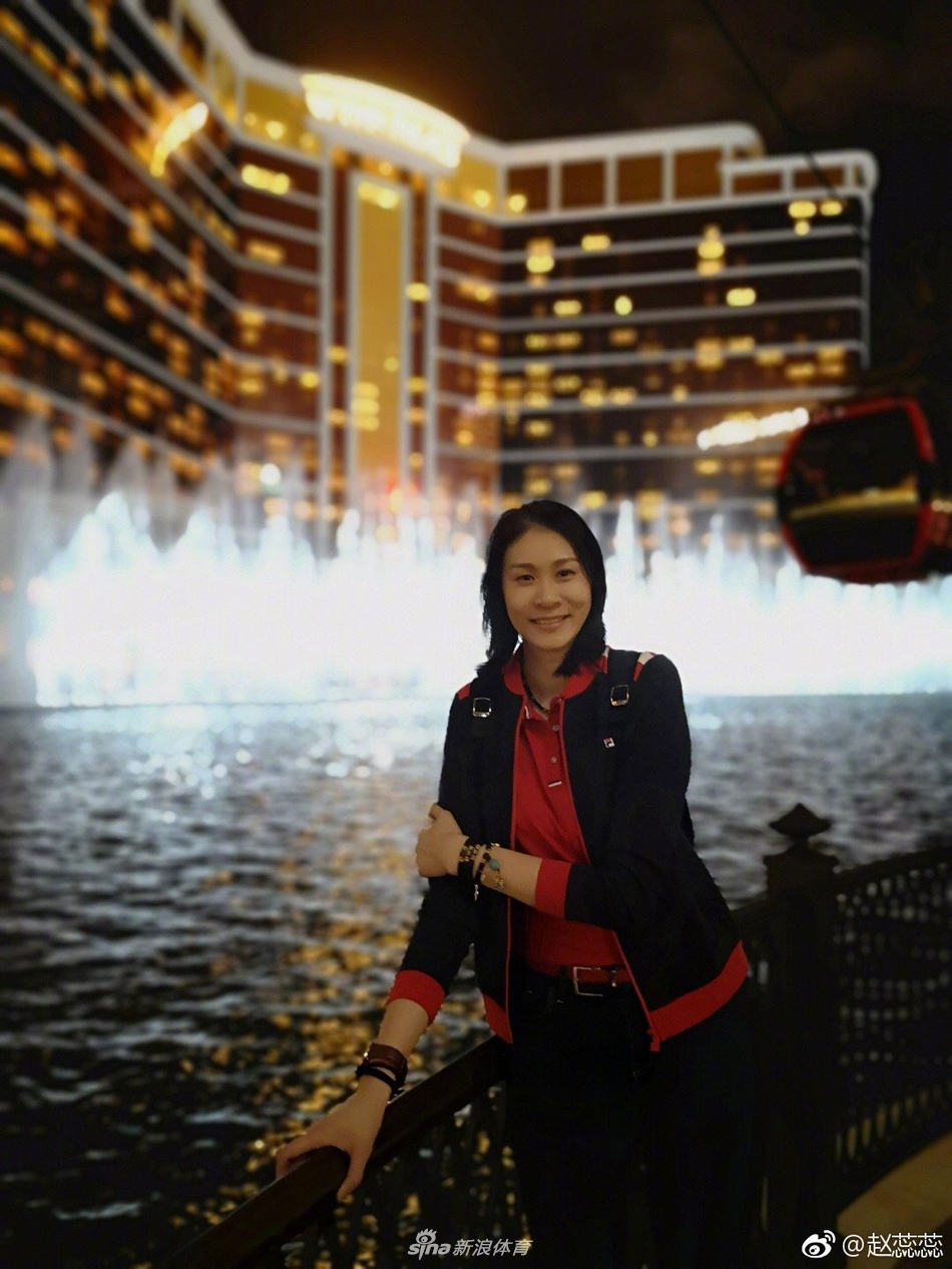 黄金一代赵蕊蕊与功勋老将孙晋芳合影