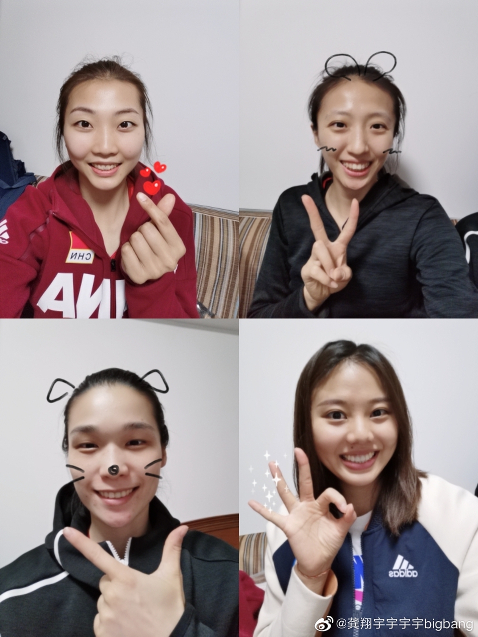 龚翔宇晒女排合影庆23岁生日