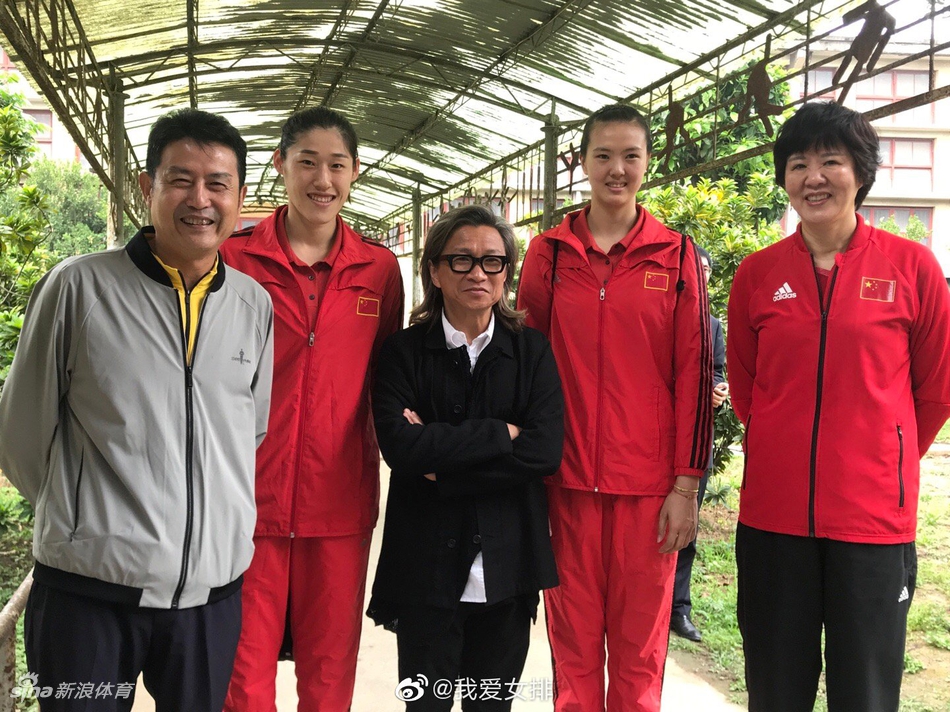 郎平陈可辛出席《中国女排》启动仪式