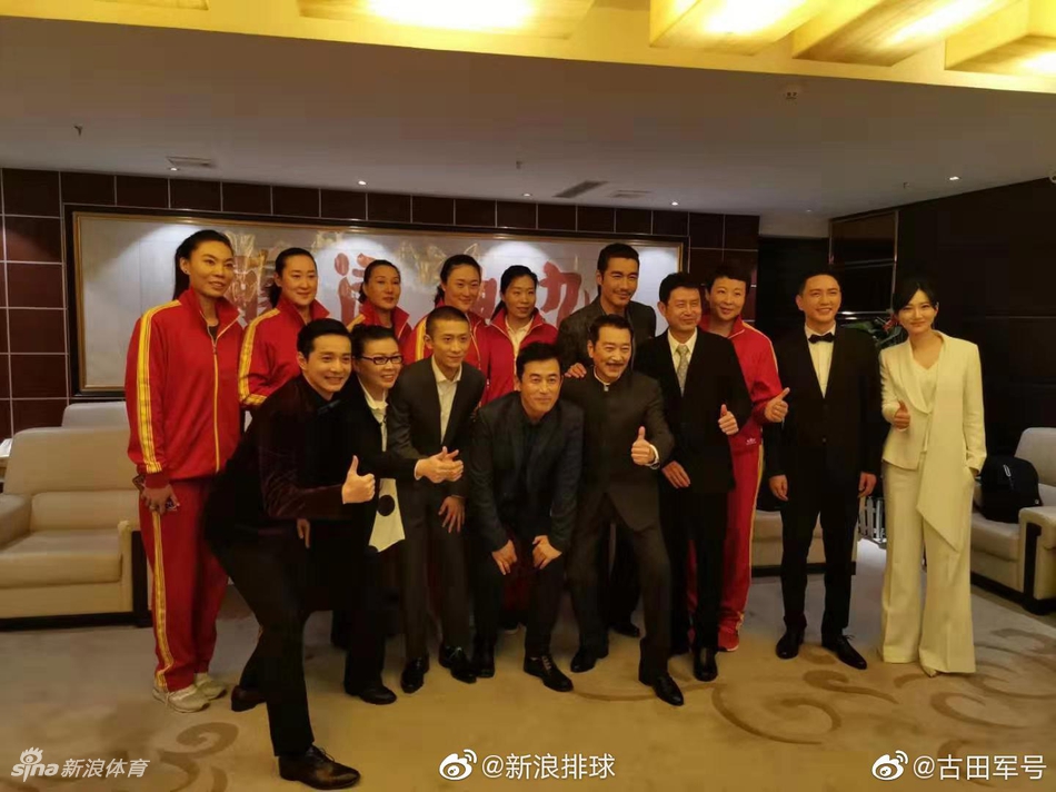 陈可辛与中国女排黄金一代出席活动