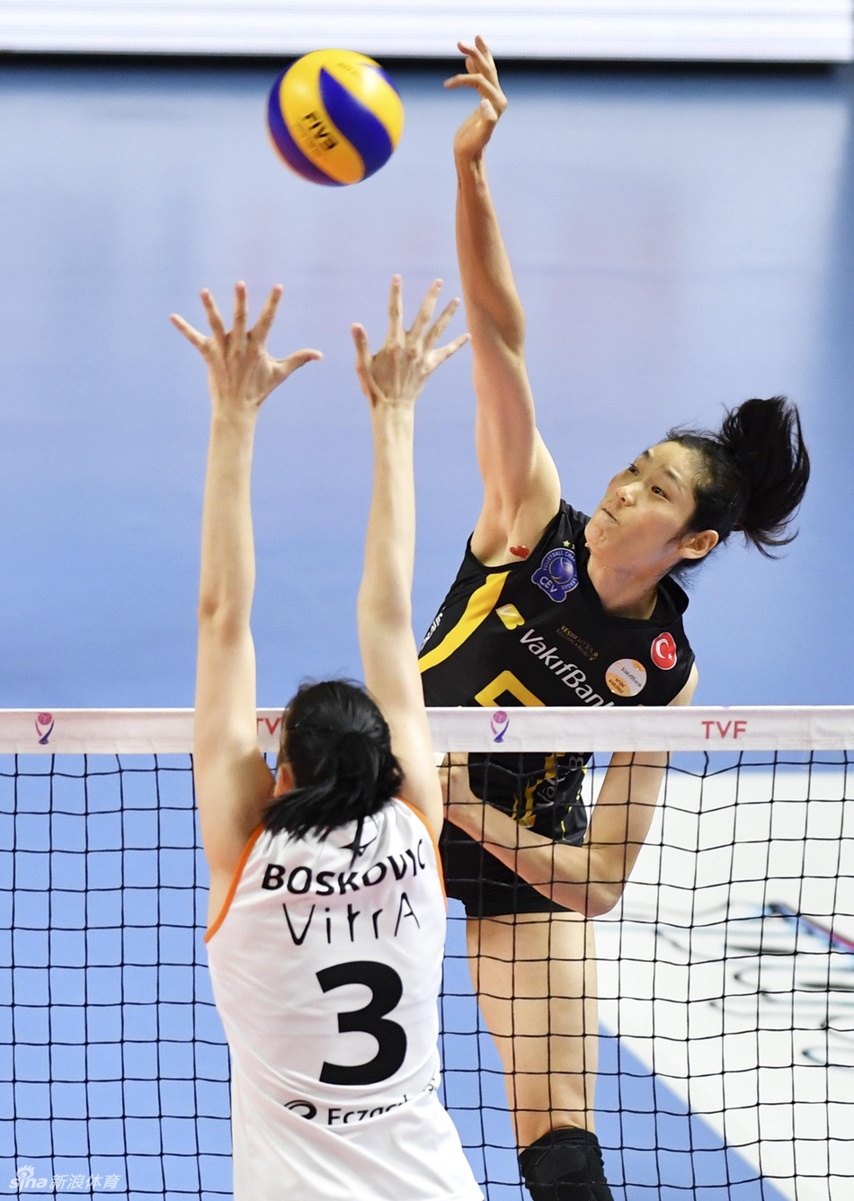 新华社聚焦朱婷率瓦基弗冲冠