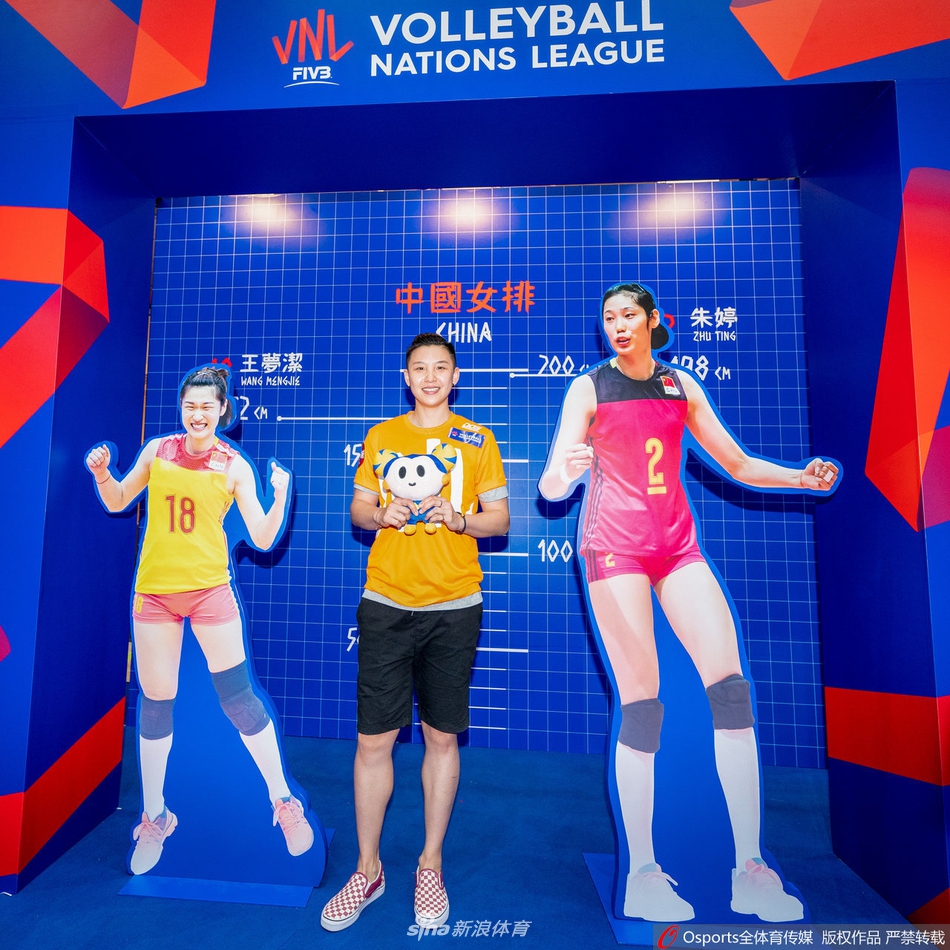 张磊出席世界女排联赛香港见面会