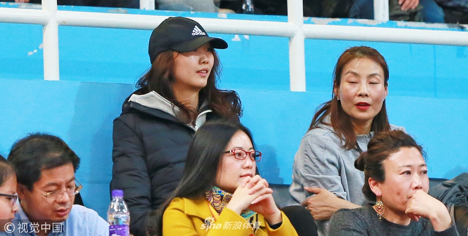 郎平袁心h观战女排联赛金牌战