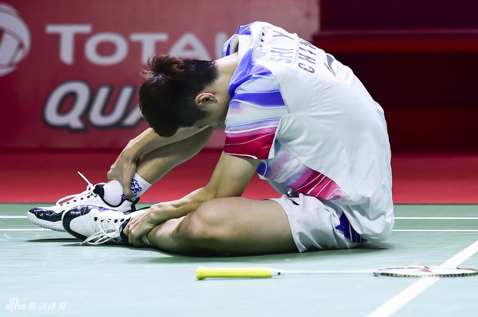 揪心！印尼赛石宇奇因伤退赛