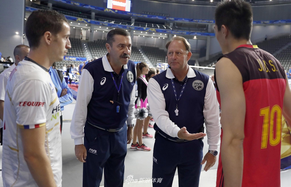 男排世锦赛中国队0-3不敌法国