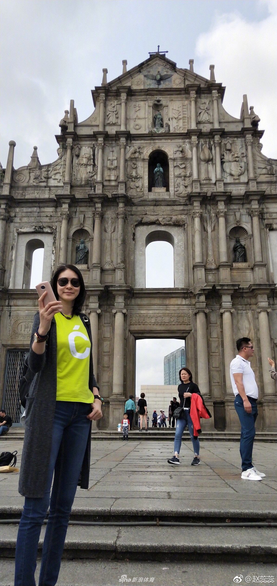 黄金一代赵蕊蕊与功勋老将孙晋芳合影