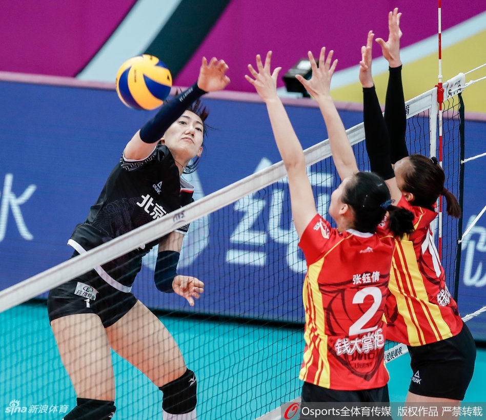排超8强战北汽女排3-2逆转上海