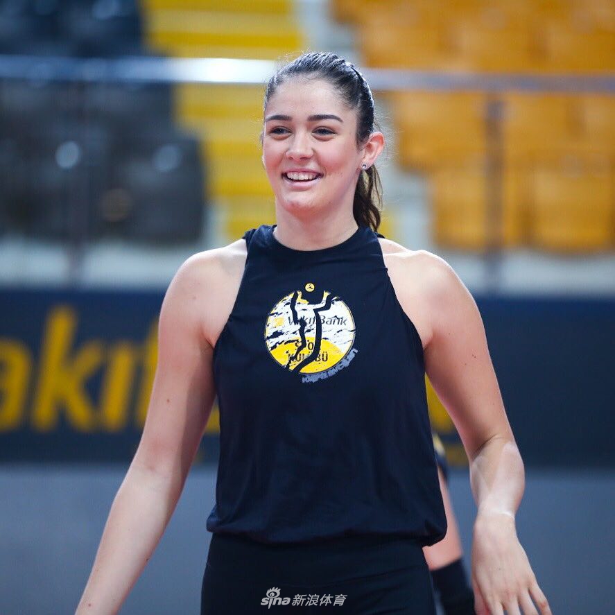 朱婷领衔瓦基弗银行众将训练