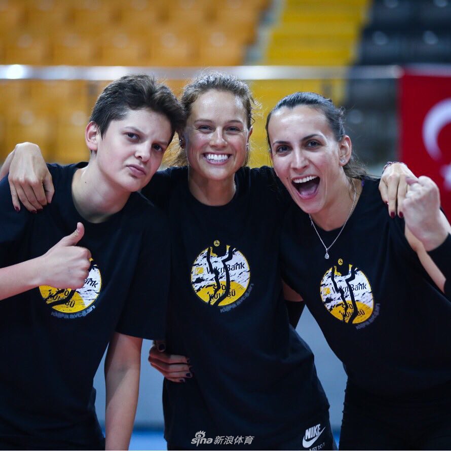 朱婷领衔瓦基弗银行众将训练