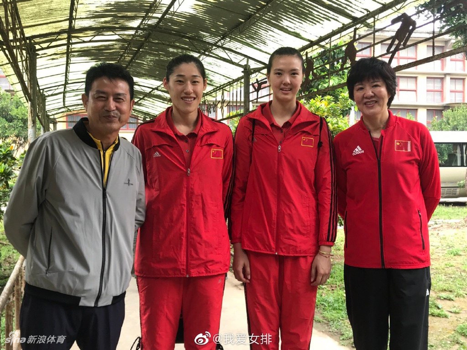 郎平陈可辛出席《中国女排》启动仪式