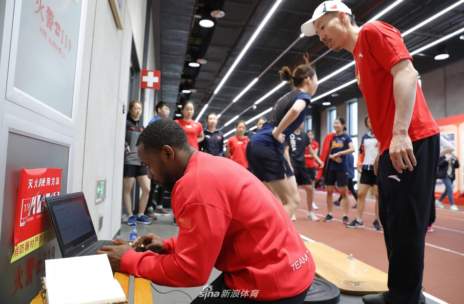 武大靖领衔短道速滑队在京集训