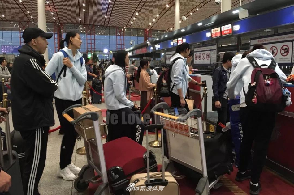中国女排抵达日本火速开练