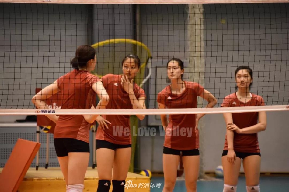 备战世锦赛中国女排北京开练