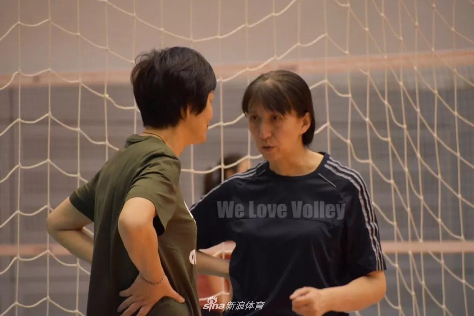 备战世锦赛中国女排北京开练