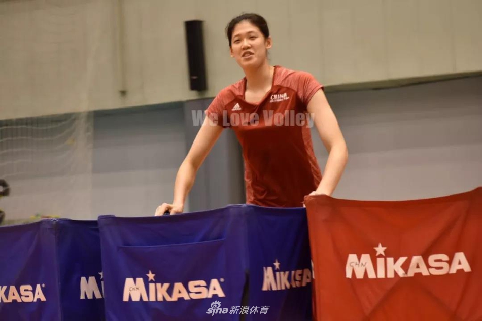 备战世锦赛中国女排北京开练