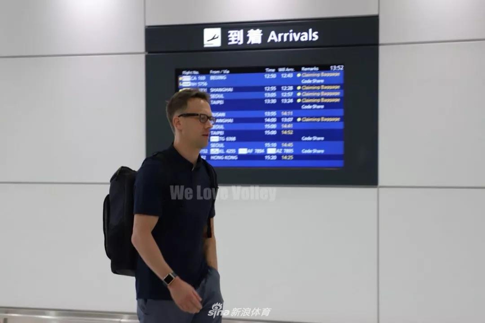 中国女排抵达日本火速开练