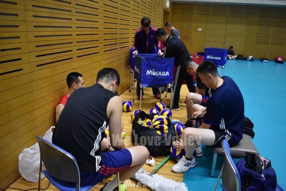 中国女排抵达日本火速开练
