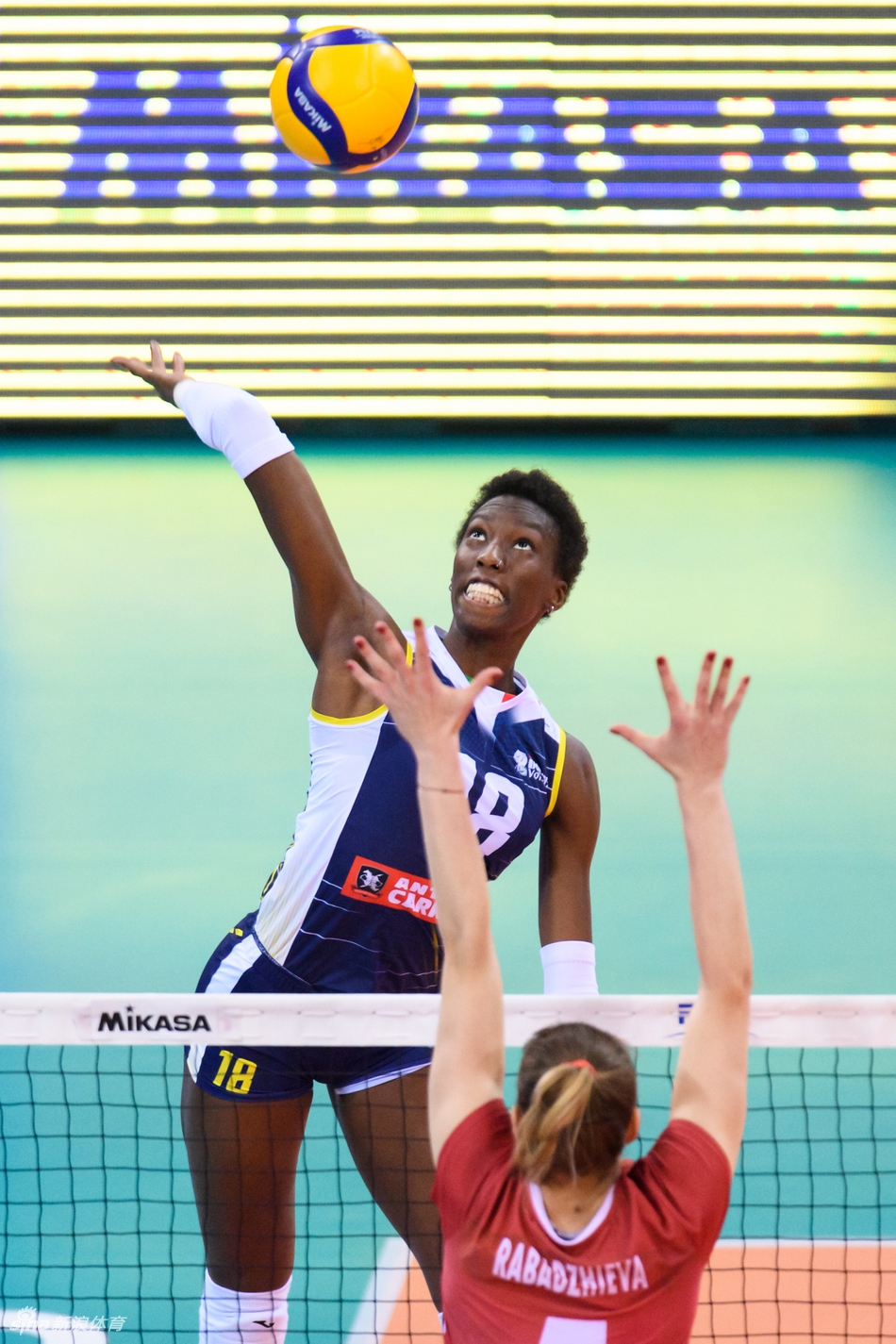 女排世俱杯广东恒大0-3科内