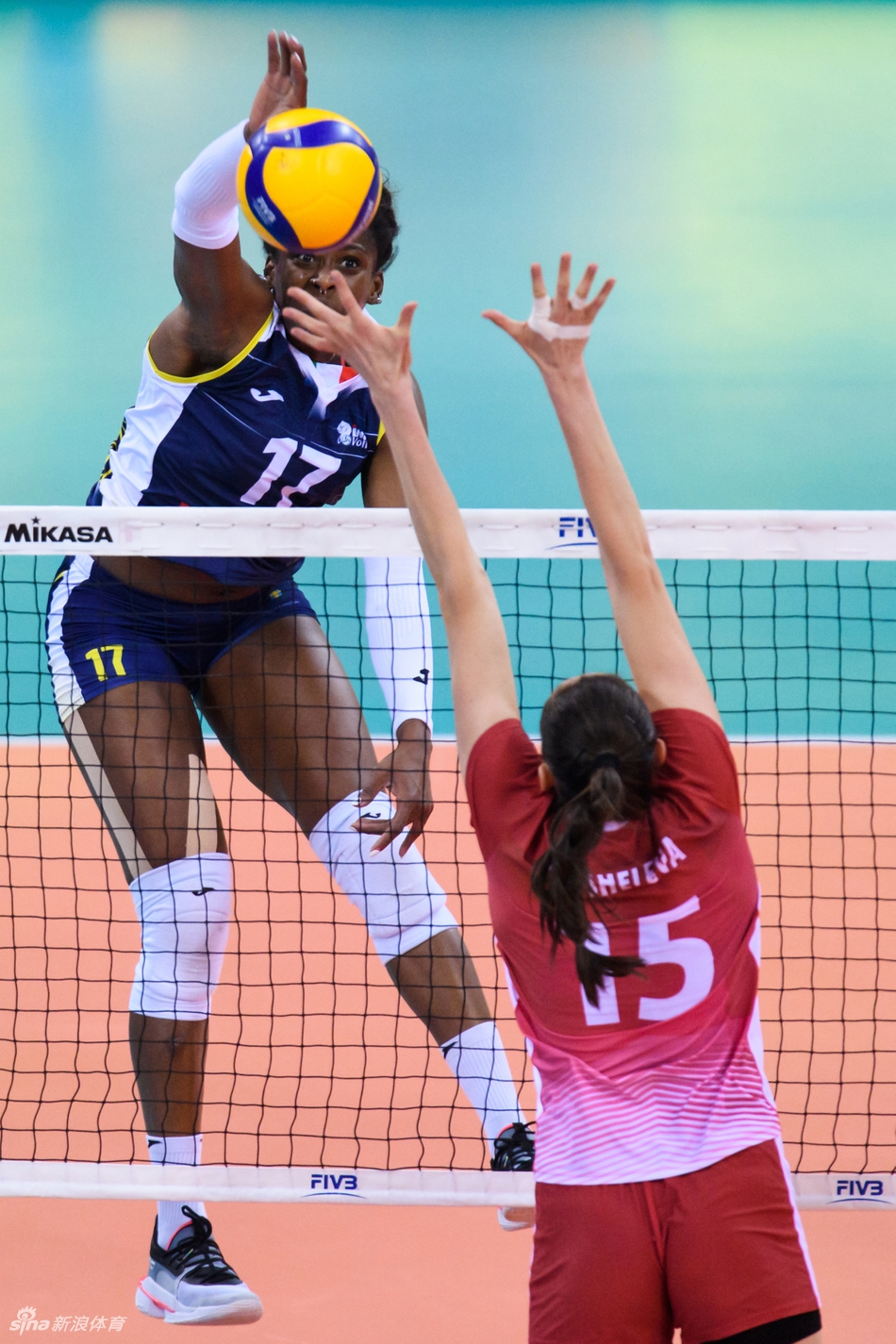 女排世俱杯广东恒大0-3科内