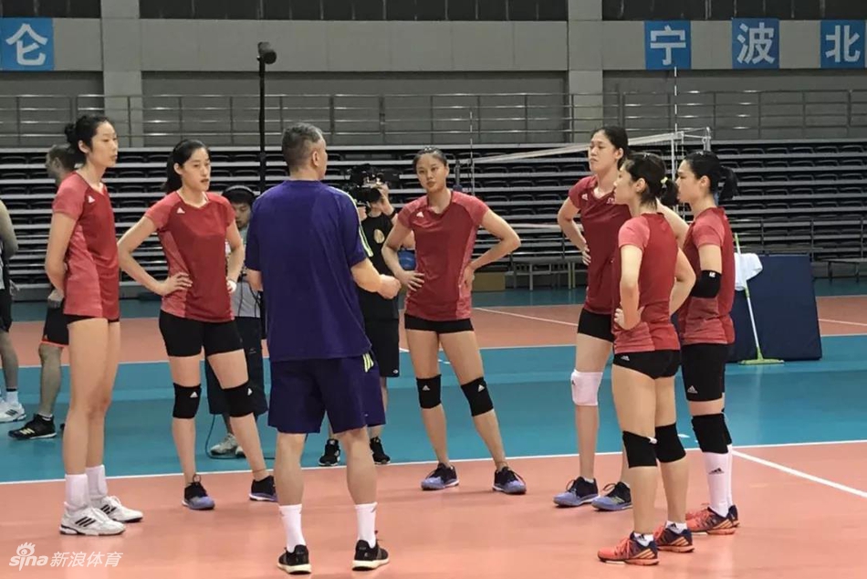 中国女排北仑杀青日萌娃抢镜