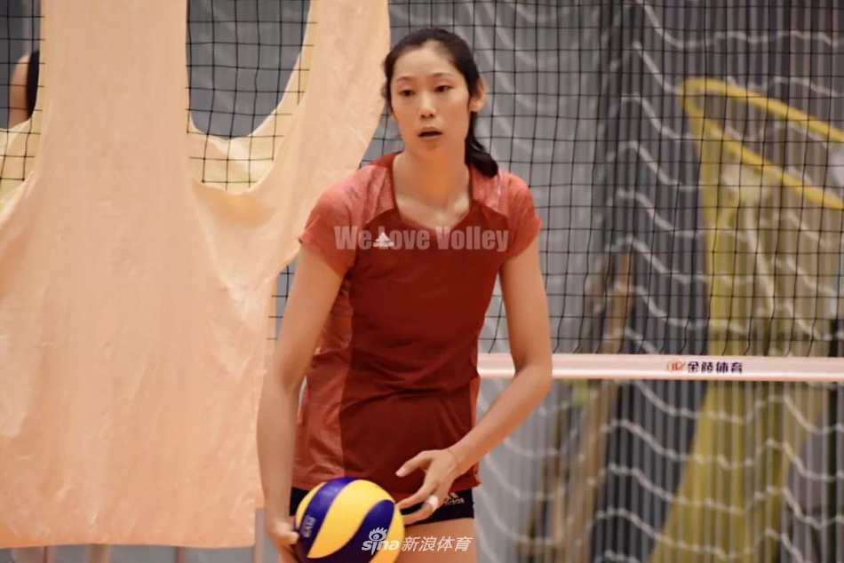 备战世锦赛中国女排北京开练