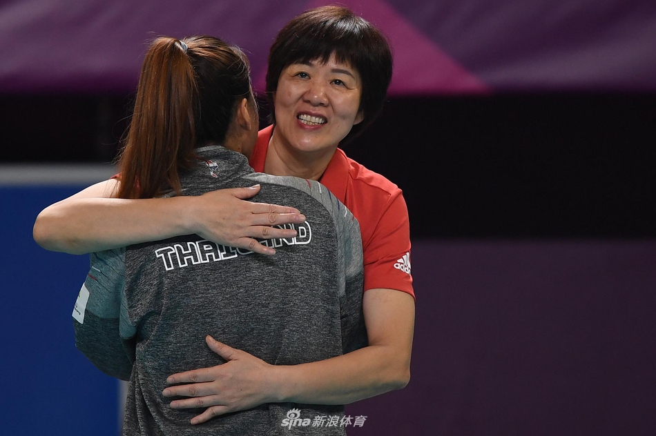 新浪直击女排中国3-0泰国夺冠