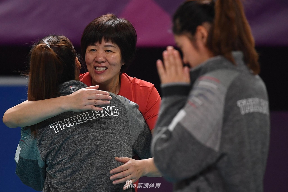 新浪直击女排中国3-0泰国夺冠
