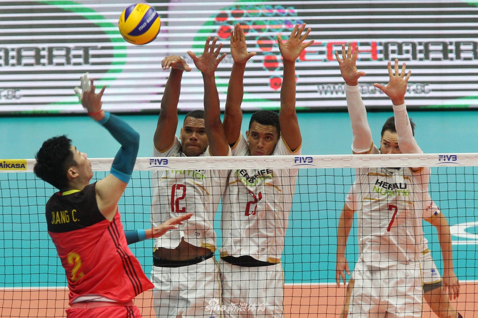 男排世锦赛中国队0-3不敌法国