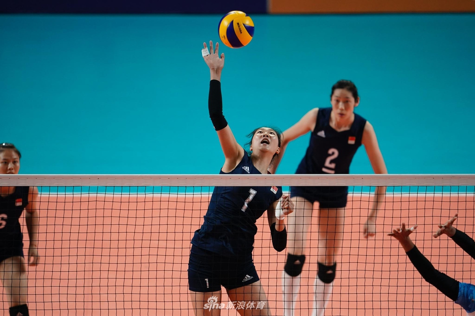 新浪体育直击中国女排完胜印度 小组头名出线
