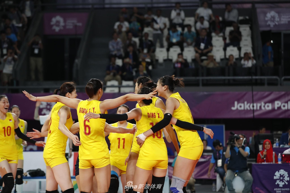 新浪直击亚运女排半决赛中国3-0日本