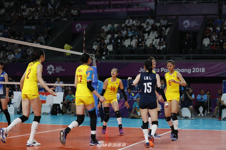新浪直击亚运女排半决赛中国3-0日本